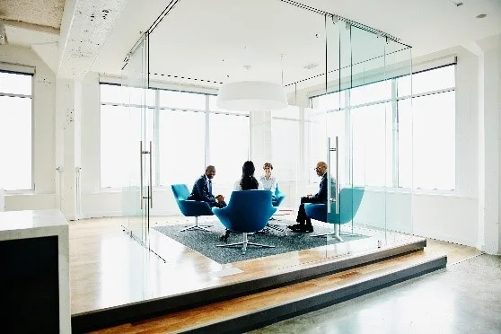 Article cover: Restructuring before the crisis: warning signs you must not ignore. Financial indicators, prevention and evolved SME management.